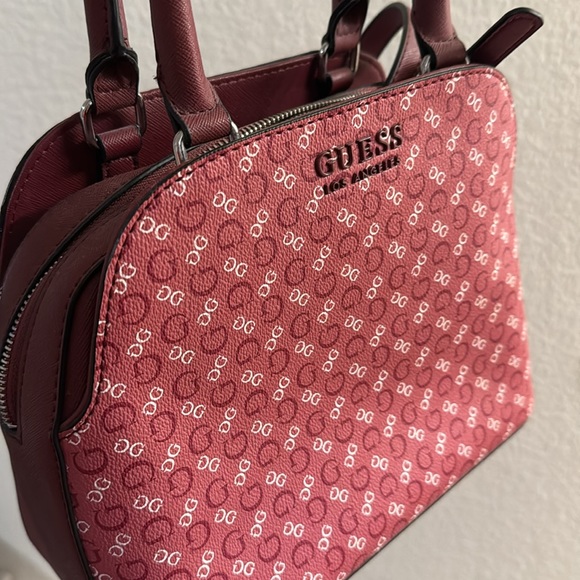Guess bag ❤️ - Picture 3 of 3